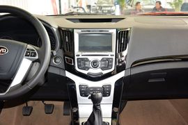 2013款比亚迪速锐1.5L手动豪华型