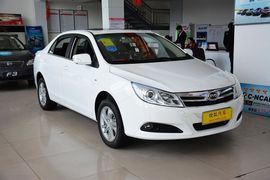 2013款比亚迪速锐1.5L手动豪华型