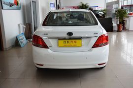 2013款比亚迪速锐1.5L手动豪华型