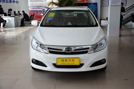 2013款比亚迪速锐1.5L手动豪华型