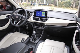 2018款宝骏360 1.5L 手动豪华型
