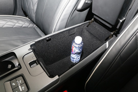 2018款福特蒙迪欧混合动力 2.0 PHEV智尊旗舰型