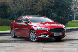 2018款福特蒙迪欧混合动力 2.0 PHEV智尊旗舰型