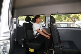 2018款 上汽大通V80 2.5T 6挡手动傲运通长轴中顶6710座