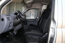 2018款 上汽大通V80 2.5T 6挡手动傲运通长轴中顶6710座