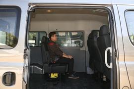 2018款 上汽大通V80 2.5T 6挡手动傲运通短轴超低顶5-6座