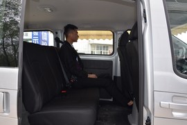 后排空间