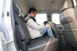 后排空间