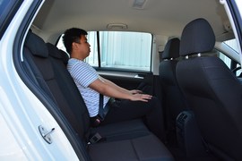 后排空间