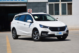 2018款 宝骏 310W 1.5L AMT 豪华型