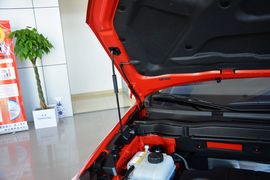 2014款双龙柯兰多2.0L汽油两驱豪华导航版