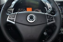 2014款双龙柯兰多2.0L汽油两驱豪华导航版