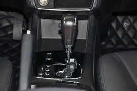 2014款双龙柯兰多2.0L汽油两驱豪华导航版