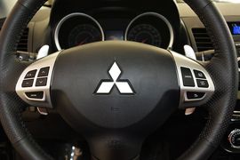 2013款三菱翼神致尚版1.8L CVT豪华型