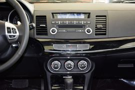 2013款三菱翼神致尚版1.8L CVT豪华型