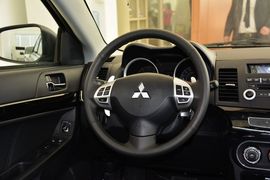 2013款三菱翼神致尚版1.8L CVT豪华型