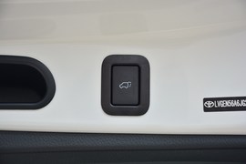 2018款 丰田 汉兰达 2.0T 四驱尊贵版 7座 珍珠白