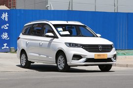2018款 宝骏360 1.5L自动精英型
