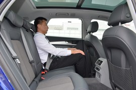 后排空间