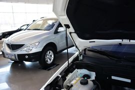 2014款双龙柯兰多2.0L汽油四驱豪华导航版