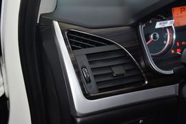 2014款双龙柯兰多2.0L汽油四驱豪华导航版