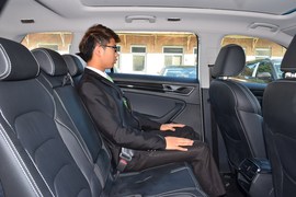 后排空间