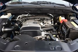 2014款双龙爱腾2.3L两驱自动精英汽油版