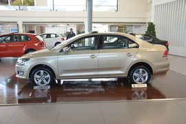 2013款大众全新桑塔纳1.6L手动舒适版