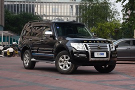 2019款三菱帕杰罗 3.0L 自动尊贵版