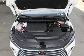 2017款比亚迪宋MAX  1.5T手动智联豪华型 7座