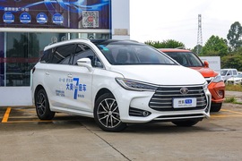 2018款比亚迪宋MAX 1.5T 自动智联尊享型 7座