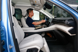 2018款蔚来ES8 创始版