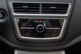 2019款奔腾X40 1.6L 手动互联智酷型