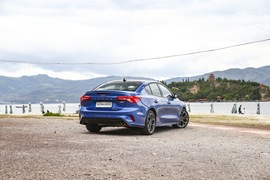 2019款福特福克斯 三厢 EcoBoost 180 自动ST Line