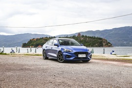 2019款福特福克斯 三厢 EcoBoost 180 自动ST Line