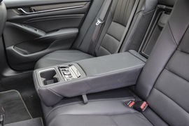 2018款本田雅阁 锐·混动 2.0L 锐尊版