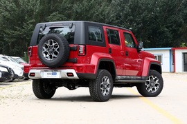 2018款北京BJ40  PLUS 2.3T 自动四驱尊享版