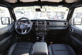 2018款 Jeep牧马人 2.0T Sahara 四门版 