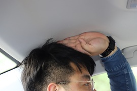 后排头部空间