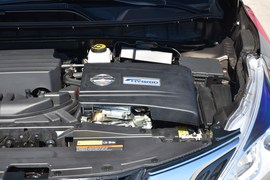 2019款日产楼兰2.5L 自动四驱混动智联尊尚版