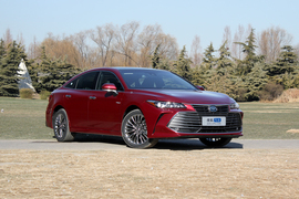 2019款丰田亚洲龙双擎2.5L Limited旗舰版