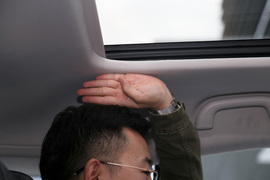 后排头部空间