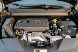 2019款Jeep自由光 2.0T 四驱探享版