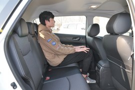 后排空间