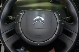 2014款雪铁龙世嘉三厢VTS版 1.6L手动品尚型