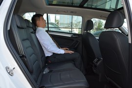 后排空间