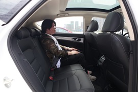 后排空间