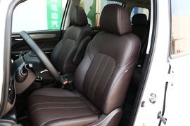 2019款传祺GM6 270T自动尊贵版 6座