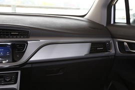 2018款 吉利帝豪GSe 尊尚型