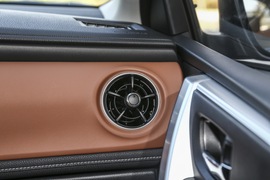 2019款 广汽丰田雷凌双擎E+ 1.8PH V CVT豪华版